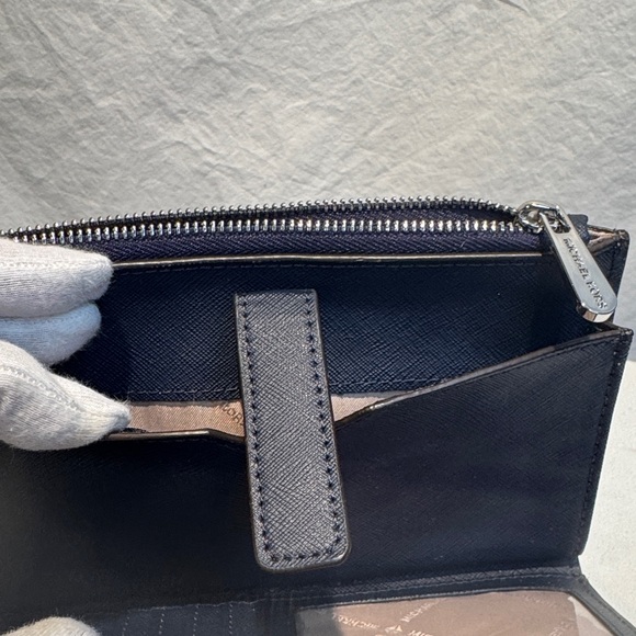 Michael Kors Blue and White Floral Wristlet - Picture 12 of 15